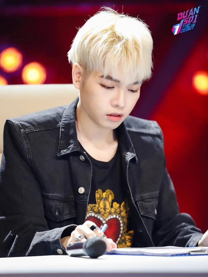 Đức Phúc cực đáng yêu dù ngồi ghế giám khảo The Debut 2018 - Ảnh 5. Đức Phúc cực đáng yêu dù ngồi ghế giám khảo The Debut 2018 - Ảnh 5.