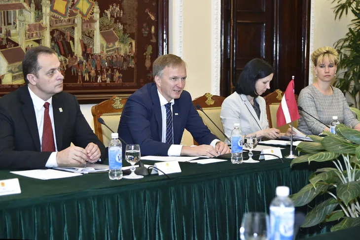 Thứ trưởng Bộ Ngoại giao Latvia tham vấn chính trị tại Việt Nam - Ảnh 2.