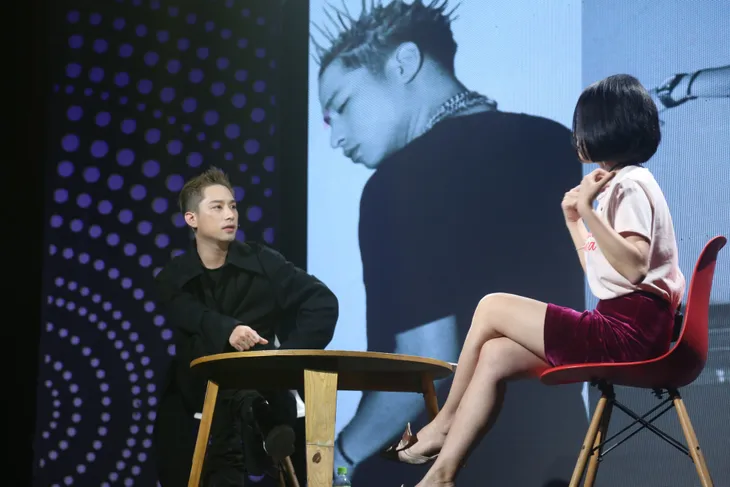 Mr.A mặt lạnh cực ngầu tại trường quay Muôn màu Showbiz - Ảnh 5. Mr.A mặt lạnh cực ngầu tại trường quay Muôn màu Showbiz - Ảnh 5.