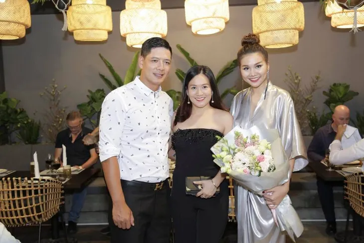 Vợ “đại gia” của Bình Minh tiết lộ chiêu giữ gia đình trước sóng gió - Ảnh 3. Vợ “đại gia” của Bình Minh tiết lộ chiêu giữ gia đình trước sóng gió - Ảnh 3.