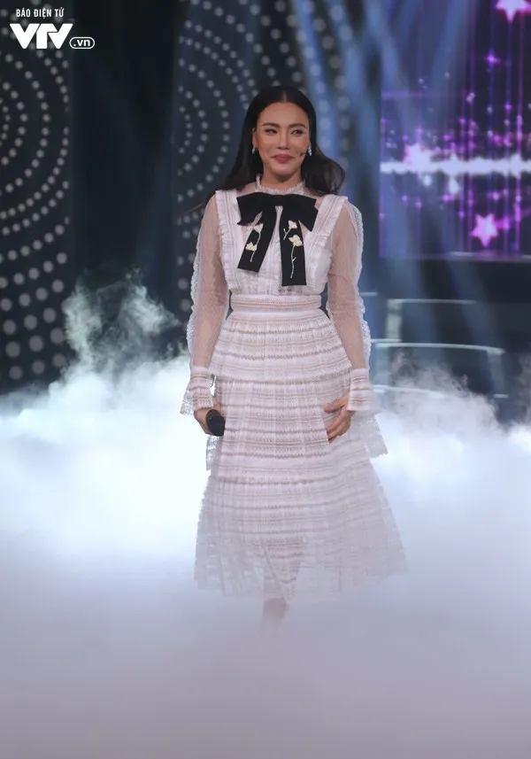 Hồ Quỳnh Hương đẹp như công chúa trong Muôn màu showbiz - Ảnh 2. Hồ Quỳnh Hương đẹp như công chúa trong Muôn màu showbiz - Ảnh 2.