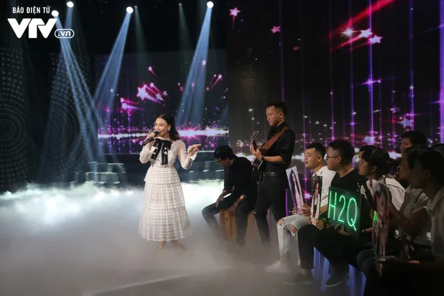 Hồ Quỳnh Hương đẹp như công chúa trong Muôn màu showbiz - Ảnh 3. Hồ Quỳnh Hương đẹp như công chúa trong Muôn màu showbiz - Ảnh 3.