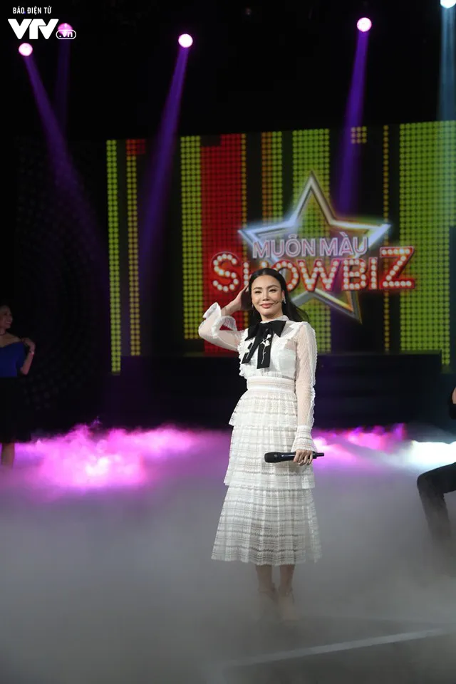 Hồ Quỳnh Hương đẹp như công chúa trong Muôn màu showbiz - Ảnh 5. Hồ Quỳnh Hương đẹp như công chúa trong Muôn màu showbiz - Ảnh 5.