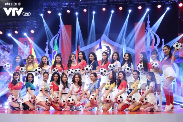 Nóng cùng World Cup 2018: 32 bóng hồng khoe sắc trong buổi ghi hình đầu tiên - Ảnh 10. Nóng cùng World Cup 2018: 32 bóng hồng khoe sắc trong buổi ghi hình đầu tiên - Ảnh 10.