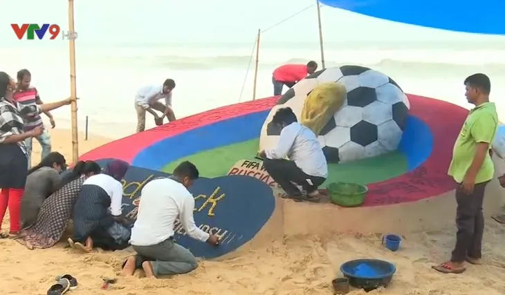Chiêm ngưỡng tác phẩm điêu khắc cát ủng hộ World Cup của nghệ nhân Ấn Độ - Ảnh 1. Chiêm ngưỡng tác phẩm điêu khắc cát ủng hộ World Cup của nghệ nhân Ấn Độ - Ảnh 1.