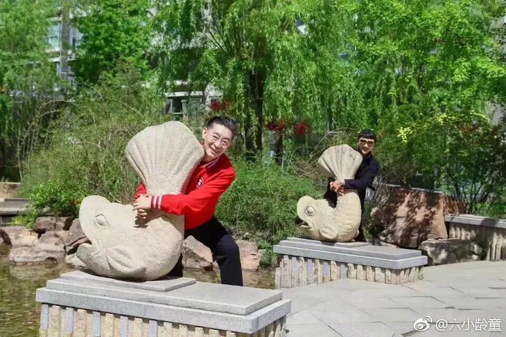 Loạt ảnh ít thấy của Lục Tiểu Linh Đồng và bà xã 30 năm chưa có đám cưới trọn vẹn - Ảnh 5. Loạt ảnh ít thấy của Lục Tiểu Linh Đồng và bà xã 30 năm chưa có đám cưới trọn vẹn - Ảnh 5.
