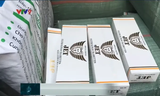 Táo tợn thuê ô tô chạy Grab để vận chuyển thuốc lá lậu từ nước ngoài về Việt Nam - Ảnh 2. Táo tợn thuê ô tô chạy Grab để vận chuyển thuốc lá lậu từ nước ngoài về Việt Nam - Ảnh 2.