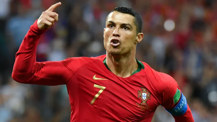 FIFA World Cup™ 2018: C.Ronaldo lúc nào chẳng có thiên hướng ngã vờ - Ảnh 1. FIFA World Cup™ 2018: C.Ronaldo lúc nào chẳng có thiên hướng ngã vờ - Ảnh 1.