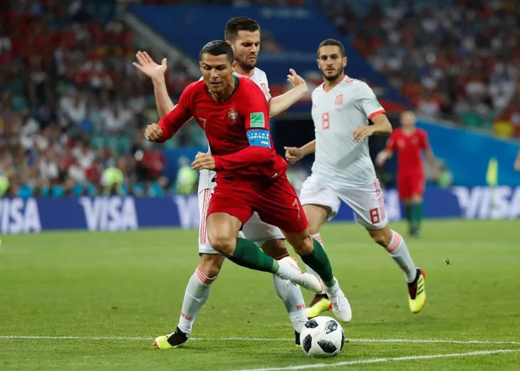 FIFA World Cup™ 2018: Bàn thắng của Diego Costa và C.Ronaldo đều không đáng công nhận - Ảnh 1. FIFA World Cup™ 2018: Bàn thắng của Diego Costa và C.Ronaldo đều không đáng công nhận - Ảnh 1.