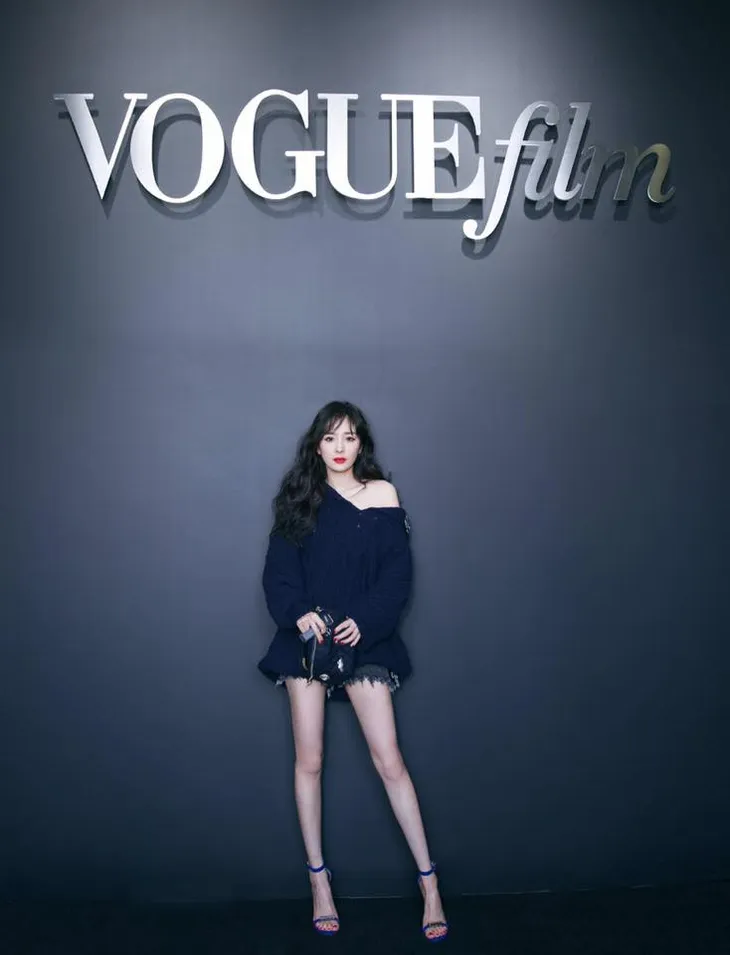 Angela Baby và Lý Băng Băng đọ sắc trên Vogue - Ảnh 9. Angela Baby và Lý Băng Băng đọ sắc trên Vogue - Ảnh 9.