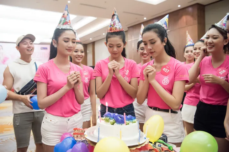 Ban Tổ chức Hoa hậu Việt Nam 2018 khiến thí sinh òa khóc ngay sau buổi tập - Ảnh 3. Ban Tổ chức Hoa hậu Việt Nam 2018 khiến thí sinh òa khóc ngay sau buổi tập - Ảnh 3.