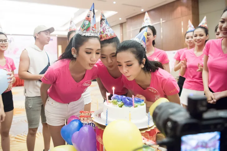 Ban Tổ chức Hoa hậu Việt Nam 2018 khiến thí sinh òa khóc ngay sau buổi tập - Ảnh 4. Ban Tổ chức Hoa hậu Việt Nam 2018 khiến thí sinh òa khóc ngay sau buổi tập - Ảnh 4.