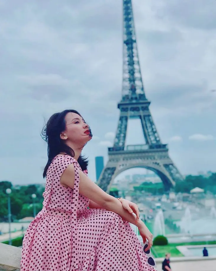 Bảo Thanh ăn mặc cực sành điệu trên đường phố Paris - Ảnh 2.