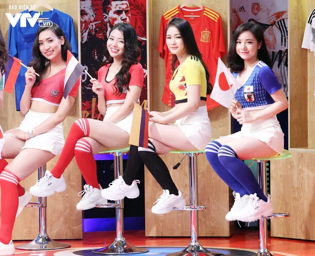Phan Hải của Người phán xử giấu vợ thăm dàn hotgirl Nóng cùng FIFA World Cup™ 2018 - Ảnh 8. Phan Hải của Người phán xử giấu vợ thăm dàn hotgirl Nóng cùng FIFA World Cup™ 2018 - Ảnh 8.