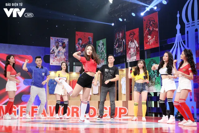 Phan Hải của Người phán xử giấu vợ thăm dàn hotgirl Nóng cùng FIFA World Cup™ 2018 - Ảnh 5. Phan Hải của Người phán xử giấu vợ thăm dàn hotgirl Nóng cùng FIFA World Cup™ 2018 - Ảnh 5.