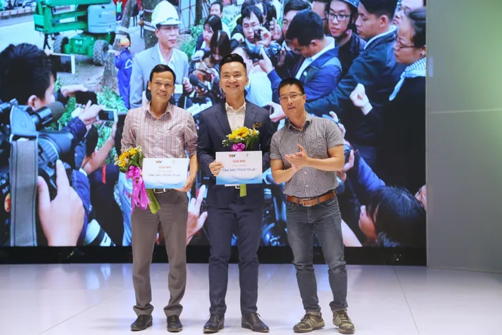 Chi đoàn Trung tâm Sản xuất phim truyền hình giành giải Đặc biệt cuộc thi ảnh Nghề báo trong tôi là... - Ảnh 3. Chi đoàn Trung tâm Sản xuất phim truyền hình giành giải Đặc biệt cuộc thi ảnh Nghề báo trong tôi là... - Ảnh 3.
