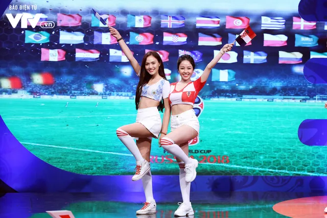Ca sĩ Hà Lê phấn khích khi xuất hiện tại Nóng cùng FIFA World Cup™ 2018 - Ảnh 8. Ca sĩ Hà Lê phấn khích khi xuất hiện tại Nóng cùng FIFA World Cup™ 2018 - Ảnh 8.