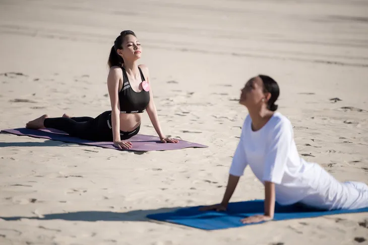 Dàn thí sinh Hoa hậu Việt Nam 2018 khỏe khoắn tập yoga trước biển - Ảnh 2. Dàn thí sinh Hoa hậu Việt Nam 2018 khỏe khoắn tập yoga trước biển - Ảnh 2.