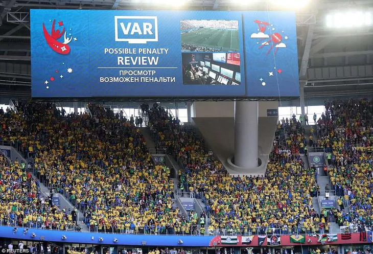 Lần đầu ở FIFA World Cup™ 2018, VAR được sử dụng để từ chối penalty trận Brazil - Costa Rica - Ảnh 4. Lần đầu ở FIFA World Cup™ 2018, VAR được sử dụng để từ chối penalty trận Brazil - Costa Rica - Ảnh 4.