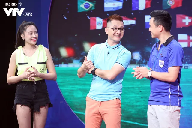 Ca sĩ Khắc Hiếu trổ tài dự đoán trong Nóng cùng FIFA World Cup™ 2018 - Ảnh 1. Ca sĩ Khắc Hiếu trổ tài dự đoán trong Nóng cùng FIFA World Cup™ 2018 - Ảnh 1.