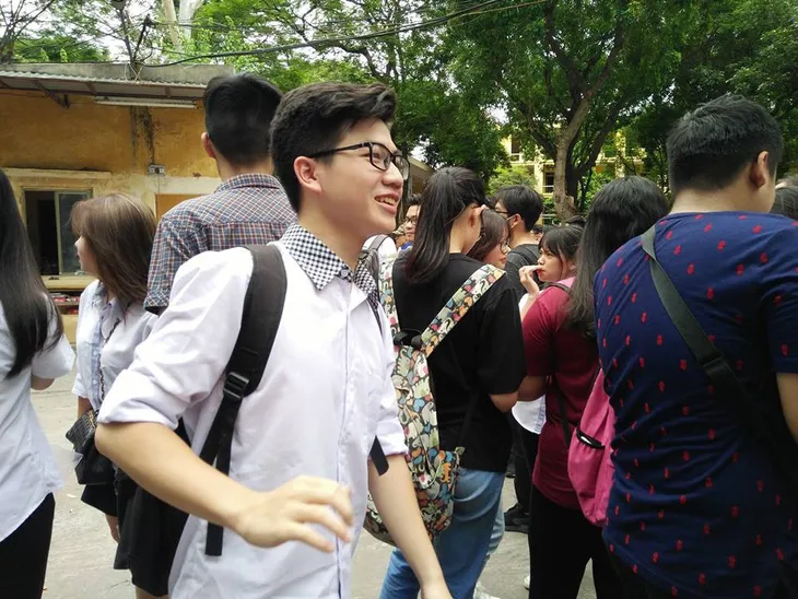 Thi THPT Quốc gia 2018: Thí sinh tự tin, thoải mái trước giờ G - Ảnh 3. Thi THPT Quốc gia 2018: Thí sinh tự tin, thoải mái trước giờ G - Ảnh 3.