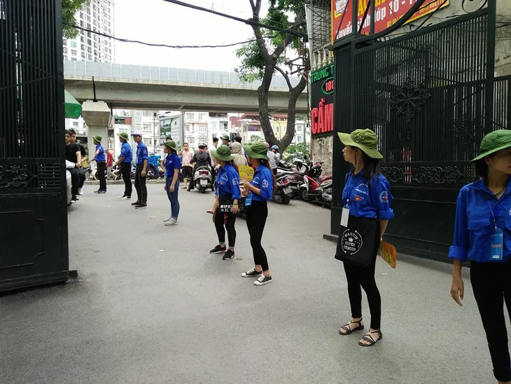 Thi THPT Quốc gia 2018: Thí sinh tự tin, thoải mái trước giờ G - Ảnh 2. Thi THPT Quốc gia 2018: Thí sinh tự tin, thoải mái trước giờ G - Ảnh 2.