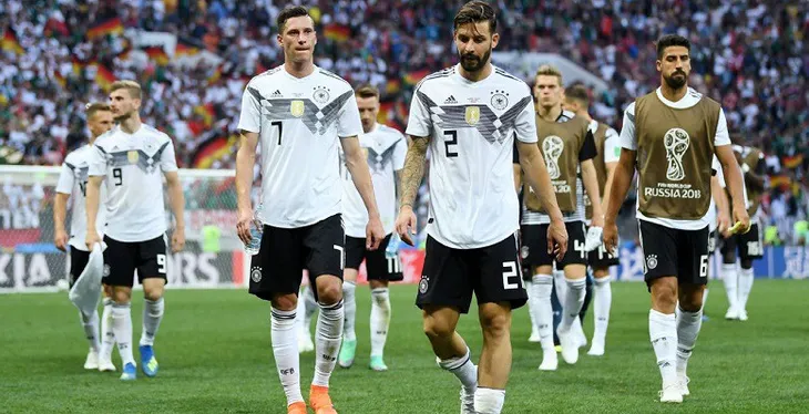 World Cup: Vì sao 3/4 nhà vô địch thế giới gần nhất đều bị loại từ vòng bảng? - Ảnh 2. World Cup: Vì sao 3/4 nhà vô địch thế giới gần nhất đều bị loại từ vòng bảng? - Ảnh 2.