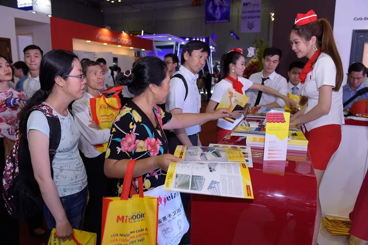 Vietbuild 2018: Sức hút từ các dòng phẩm tôn và ống kẽm mới được ra mắt - Ảnh 3. Vietbuild 2018: Sức hút từ các dòng phẩm tôn và ống kẽm mới được ra mắt - Ảnh 3.