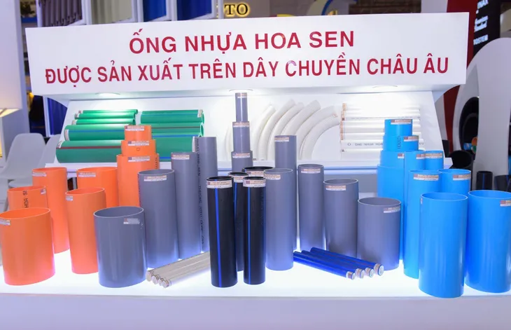 Vietbuild 2018: Sức hút từ các dòng phẩm tôn và ống kẽm mới được ra mắt - Ảnh 5. Vietbuild 2018: Sức hút từ các dòng phẩm tôn và ống kẽm mới được ra mắt - Ảnh 5.