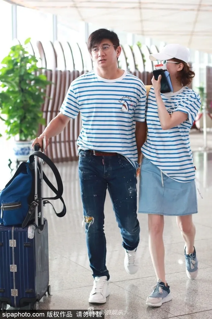 Vợ chồng Lưu Thi Thi - Ngô Kỳ Long diện đồ đôi xóa bỏ tin đồn rạn nứt - Ảnh 4. Vợ chồng Lưu Thi Thi - Ngô Kỳ Long diện đồ đôi xóa bỏ tin đồn rạn nứt - Ảnh 4.