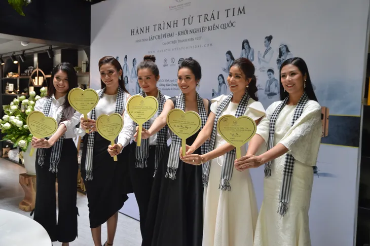 Tái xuất sau 5 năm ở ẩn, ông chủ cà phê Trung Nguyên khởi động hành trình hỗ trợ 30 triệu thanh niên Việt - Ảnh 2. Tái xuất sau 5 năm ở ẩn, ông chủ cà phê Trung Nguyên khởi động hành trình hỗ trợ 30 triệu thanh niên Việt - Ảnh 2.