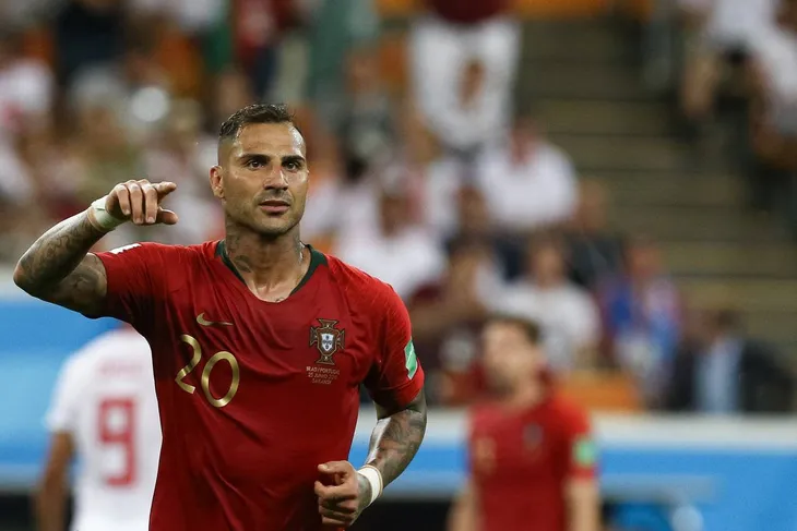 Chấm điểm ĐT Bồ Đào Nha gặp ĐT Iran: Ronaldo hỏng penalty, suýt ăn thẻ đỏ - Ảnh 3. Chấm điểm ĐT Bồ Đào Nha gặp ĐT Iran: Ronaldo hỏng penalty, suýt ăn thẻ đỏ - Ảnh 3.