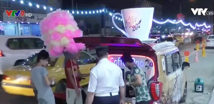 Mô hình bán cà phê lưu động hút khách tại Iraq - Ảnh 1. Mô hình bán cà phê lưu động hút khách tại Iraq - Ảnh 1.