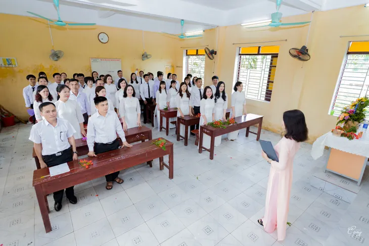 Chùm ảnh kỷ yếu đáng yêu của những...bậc phụ huynh - Ảnh 3. Chùm ảnh kỷ yếu đáng yêu của những...bậc phụ huynh - Ảnh 3.