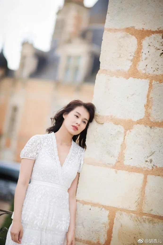 Rung động trước nhan sắc trẻ trung của gái một con Hồ Hạnh Nhi - Ảnh 6. Rung động trước nhan sắc trẻ trung của gái một con Hồ Hạnh Nhi - Ảnh 6.