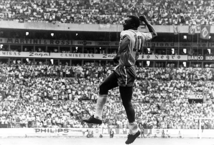 Sau 60 năm, mới có cầu thủ Brazil tái hiện được kỳ tích của Vua bóng đá Pele - Ảnh 2. Sau 60 năm, mới có cầu thủ Brazil tái hiện được kỳ tích của Vua bóng đá Pele - Ảnh 2.