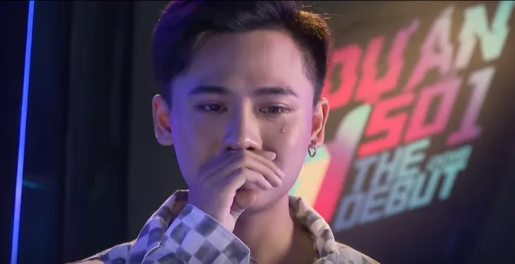 Đức Phúc nghẹn ngào khóc trên ghế nóng The Debut tập 4 - Ảnh 2. Đức Phúc nghẹn ngào khóc trên ghế nóng The Debut tập 4 - Ảnh 2.