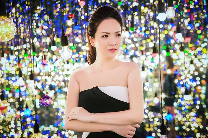 “Gái 2 con” Đan Lê khoe vai trần quyến rũ ở tuổi 34 - Ảnh 7. “Gái 2 con” Đan Lê khoe vai trần quyến rũ ở tuổi 34 - Ảnh 7.