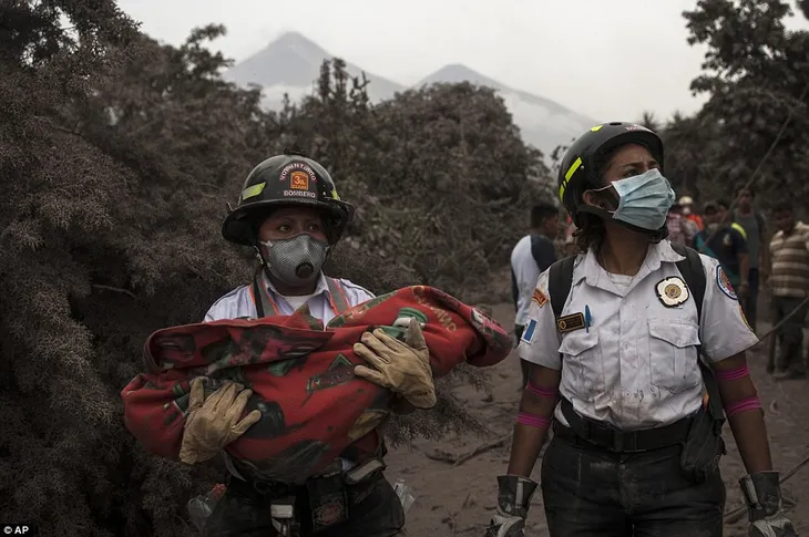 Núi lửa Guatemala phun trào: 52 nạn nhân chưa được xác định danh tính - Ảnh 6. Núi lửa Guatemala phun trào: 52 nạn nhân chưa được xác định danh tính - Ảnh 6.