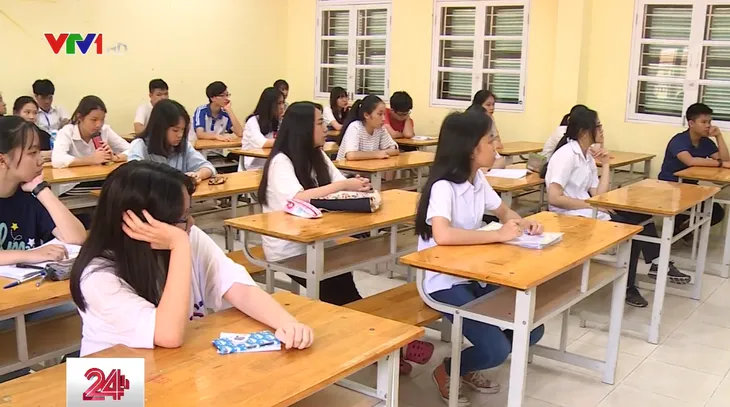 Đã xác định người làm “lọt” cả 2 đề thi Toán và Ngữ văn lớp 10 - Ảnh 1.