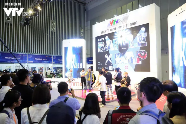 Đông đảo khách tham quan đến với ngày đầu triển lãm Telefilm 2018 - Ảnh 9. Đông đảo khách tham quan đến với ngày đầu triển lãm Telefilm 2018 - Ảnh 9.