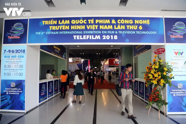 Đông đảo khách tham quan đến với ngày đầu triển lãm Telefilm 2018 - Ảnh 2. Đông đảo khách tham quan đến với ngày đầu triển lãm Telefilm 2018 - Ảnh 2.