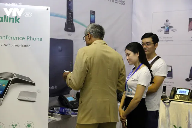 Không khí nhộn nhịp trong ngày khai mạc Vietnam ICT COMM 2018 - Ảnh 11.