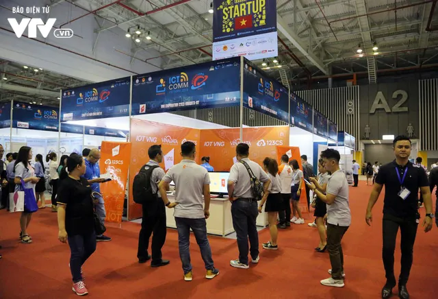 Không khí nhộn nhịp trong ngày khai mạc Vietnam ICT COMM 2018 - Ảnh 6.