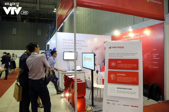 Không khí nhộn nhịp trong ngày khai mạc Vietnam ICT COMM 2018 - Ảnh 7.