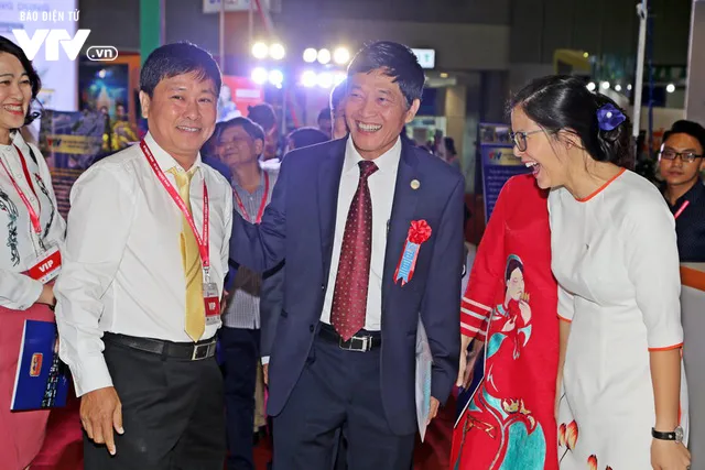 Đông đảo khách tham quan đến với ngày đầu triển lãm Telefilm 2018 - Ảnh 4. Đông đảo khách tham quan đến với ngày đầu triển lãm Telefilm 2018 - Ảnh 4.
