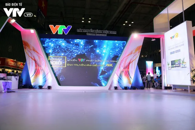 Đông đảo khách tham quan đến với ngày đầu triển lãm Telefilm 2018 - Ảnh 3. Đông đảo khách tham quan đến với ngày đầu triển lãm Telefilm 2018 - Ảnh 3.