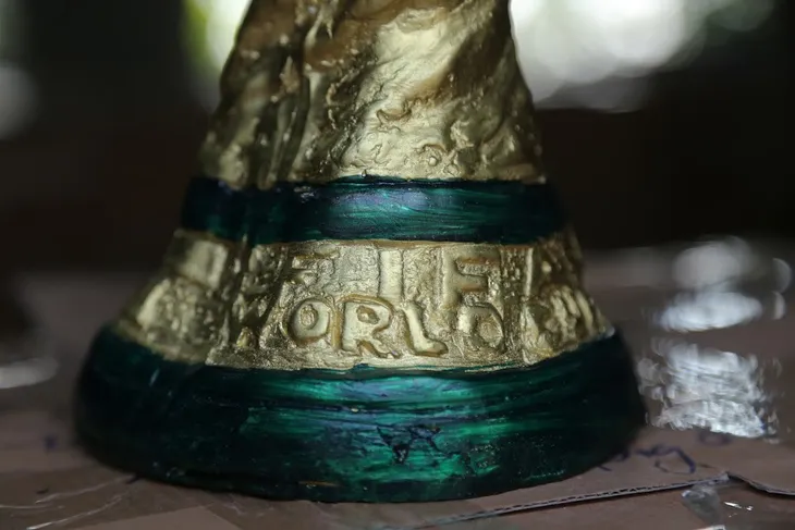 Mục sở thị xưởng sản xuất cúp vàng World Cup giá 80.000 đồng ở Hà Nội - Ảnh 7. Mục sở thị xưởng sản xuất cúp vàng World Cup giá 80.000 đồng ở Hà Nội - Ảnh 7.