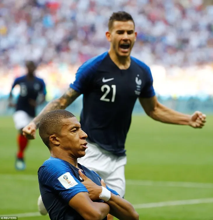 Xem màn trình diễn siêu việt của Mbappe trước ĐT Argentina tại FIFA World Cup™ 2018 - Ảnh 8. Xem màn trình diễn siêu việt của Mbappe trước ĐT Argentina tại FIFA World Cup™ 2018 - Ảnh 8.