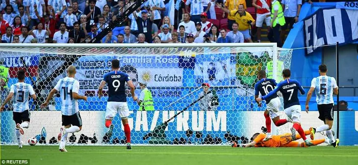 Xem màn trình diễn siêu việt của Mbappe trước ĐT Argentina tại FIFA World Cup™ 2018 - Ảnh 10. Xem màn trình diễn siêu việt của Mbappe trước ĐT Argentina tại FIFA World Cup™ 2018 - Ảnh 10.